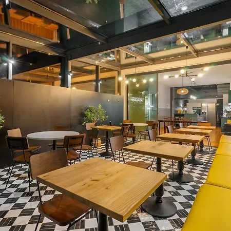 Luxury Old Town Oasis For Family And Friends