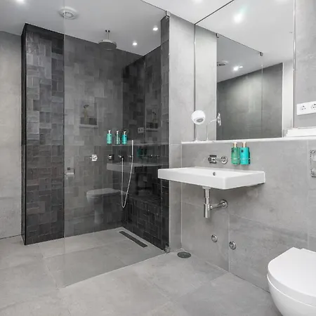 Luxury Old Town Oasis For Family And Friends Vila *