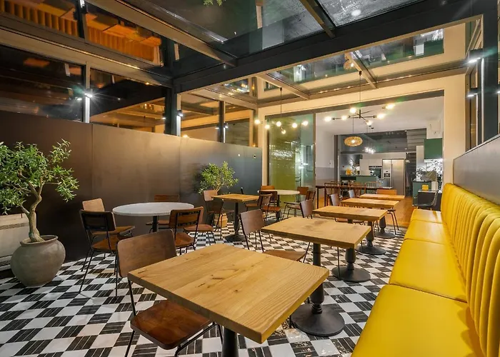 Luxury Old Town Oasis For Family And Friends